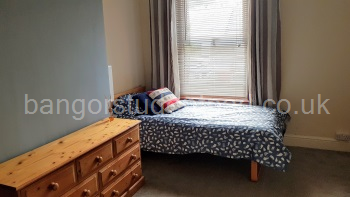 Bedroom 3 : 4.2 x 3.0m