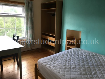 All rooms deep-cleaned between tenancies