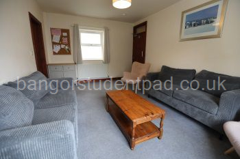 LARGE LOUNGE AREA 
