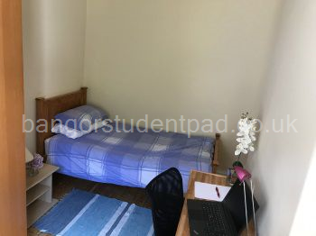 Cosy First Floor Rear Bedroom