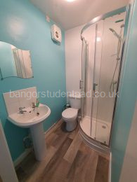Large Double Full Ensuite