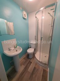 Large Double Full Ensuite