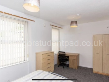 First Floor Large Bedroon