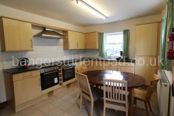SPACIOUS KITCHEN WITH TWO OVENS AND FRIDGE FREEZERS.
