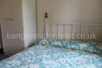 MED SIZE DOUBLE ROOM - FULL SIZE DOUBLE BED £90 PER WEEK