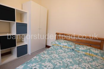 MED SIZE DOUBLE ROOM - FULL SIZE BOUBLE BED £90 PER WEEK