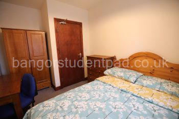 MED. SIZE DOUBLE ROOM FULL SIZED DOUBLE BED