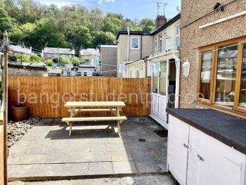 YEAR YARD WITH PICNIC BENCH