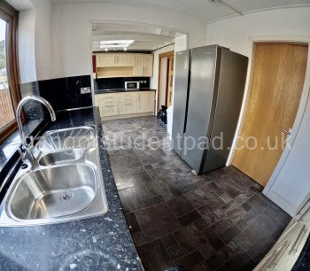 MAIN KITCHEN