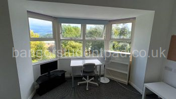 Rm 30 - Bay @ £122 p/w