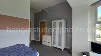 Rm 30 - Bay @ £122 p/w
