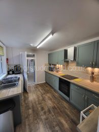 Kitchen 2 (wider angle)