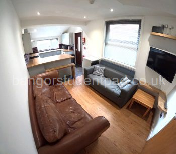 KITCHEN / LOUNGE