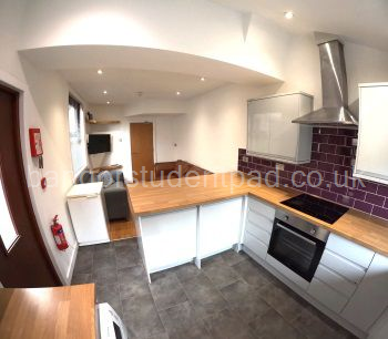 KITCHEN/ LOUNGE