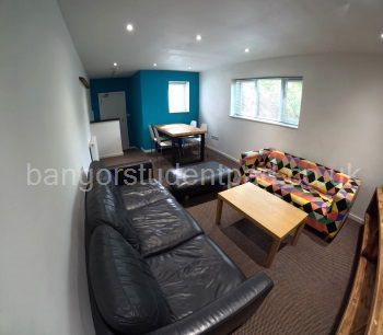 LOUNGE / DINING AREA